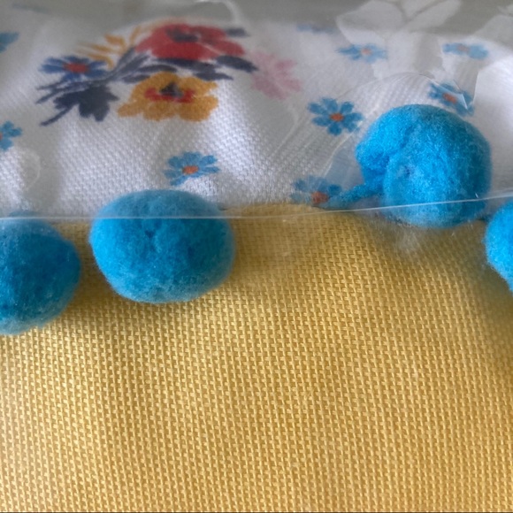 NWT The Pioneer Woman Throw Pillow 18 x 18 - Picture 8 of 11